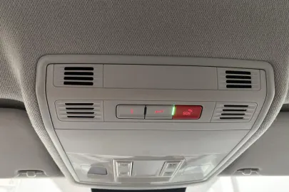 Car image 34
