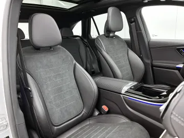 Car image 43