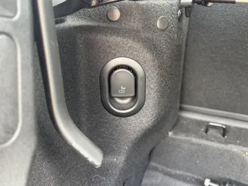 Car image 34