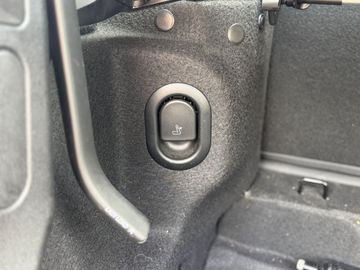 Car image 34