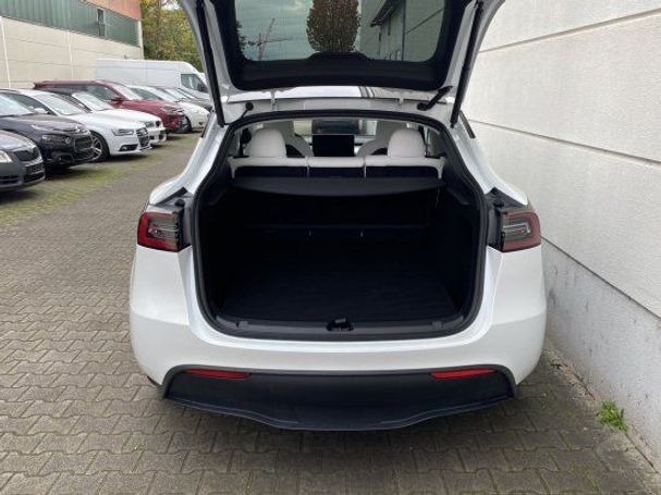 Tesla Model Y 60 Standard Range 220 kW image number 9