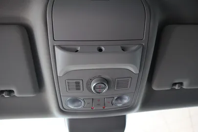 Car image 36