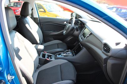 Car image 10