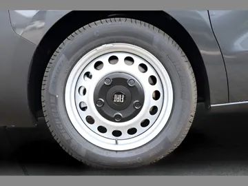 Car image 32