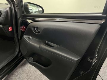 Car image 35