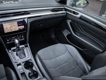 Car image 30
