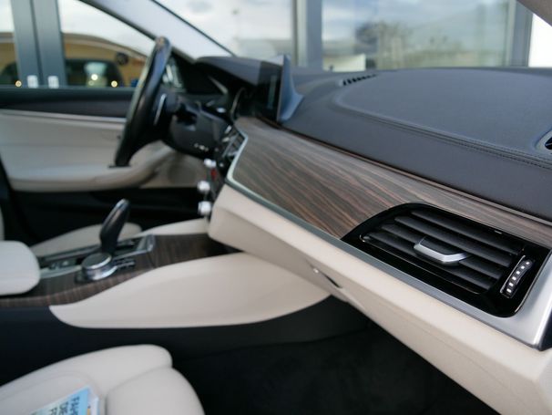 BMW 530d Touring xDrive Luxury Line 195 kW image number 14