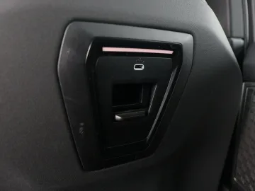 Car image 35
