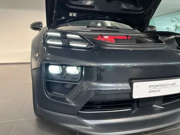 Car image 30