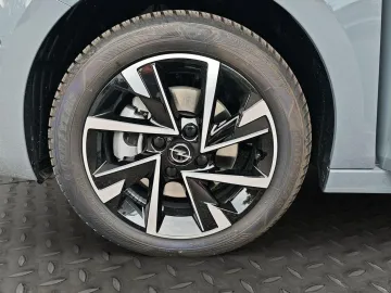Car image 23