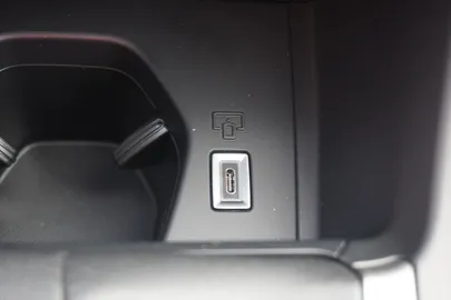 Car image 27