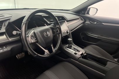 Car image 11