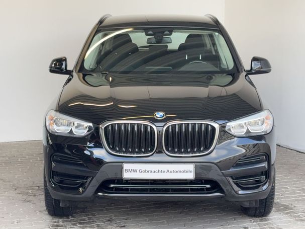 BMW X3 xDrive20i Advantage 135 kW image number 3