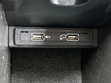 Car image 34