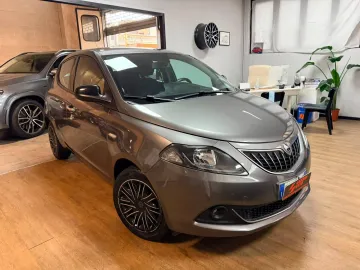 Car image 2