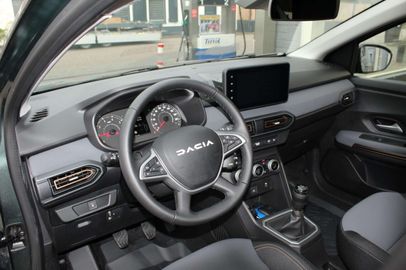 Car image 13