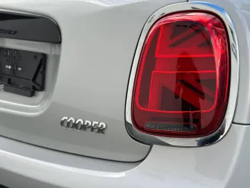 Car image 32