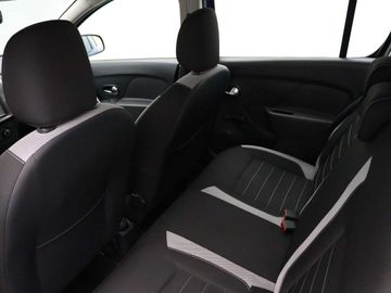 Car image 30