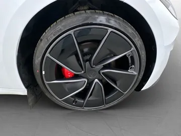 Car image 30