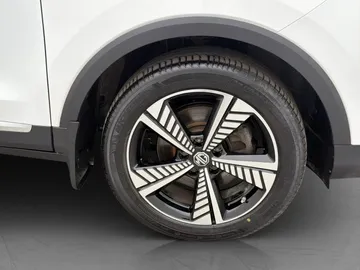 Car image 36