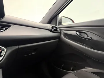 Car image 43
