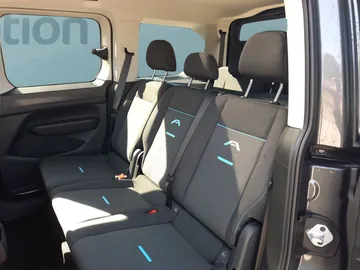 Car image 29