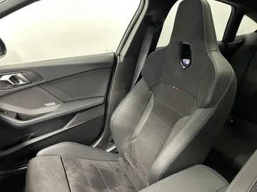 Car image 40