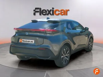 Car image 4