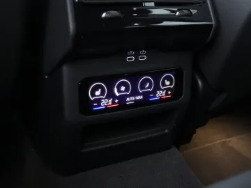 Car image 34