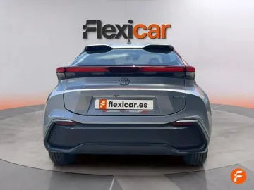 Car image 4