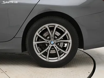 Car image 32