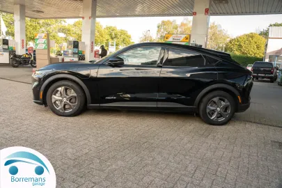 Car image 47