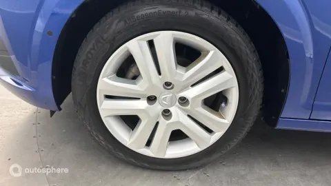 Car image 20