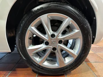 Car image 37