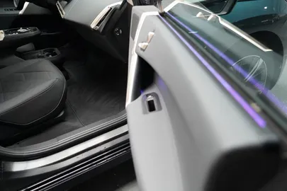 Car image 40