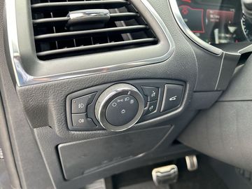 Car image 30