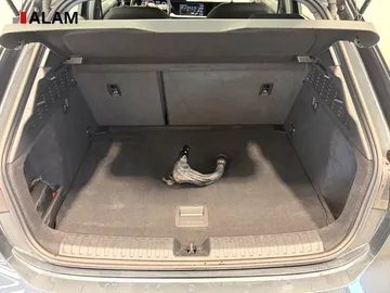 Car image 27