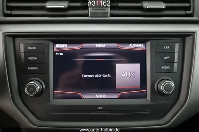 Car image 18