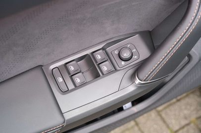 Car image 37