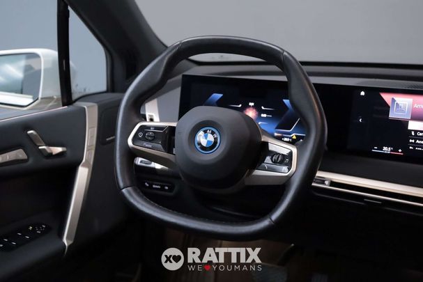 BMW iX xDrive40 240 kW image number 12