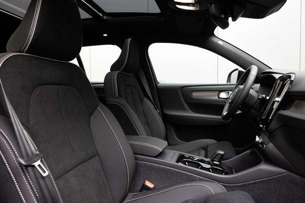 Volvo XC40 B3 Ultra Dark 120 kW image number 13