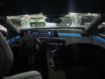 Car image 26