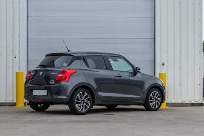 Car image 4