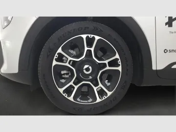 Car image 27