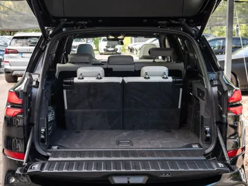 Car image 36
