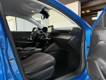Car image 30