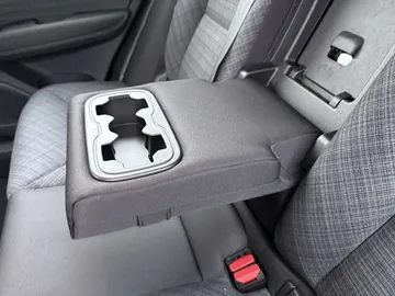 Car image 43