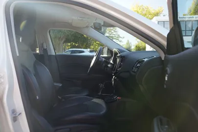 Car image 35