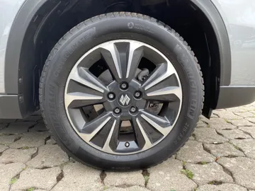 Car image 18