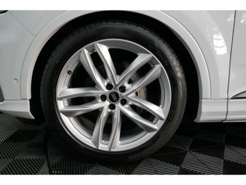 Car image 33